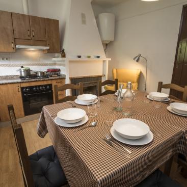 La cocina del Piste del Mestre, un apartamento en los Pirineos.